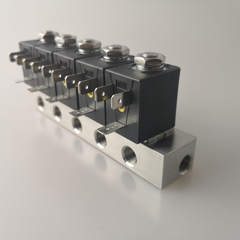 4001-A5型 不锈钢阀组电磁阀1进5出 5进1出插针图4.jpg